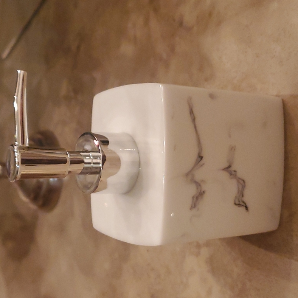 White & Black Faux Marble Lotion/hand Soap Dispenser nwot